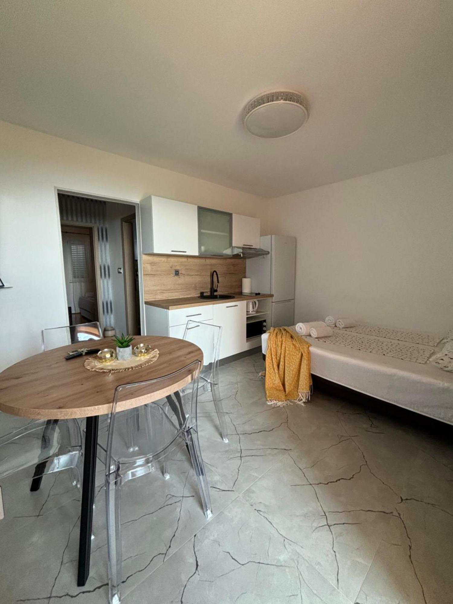 Apartments One Palm Подстрана Экстерьер фото