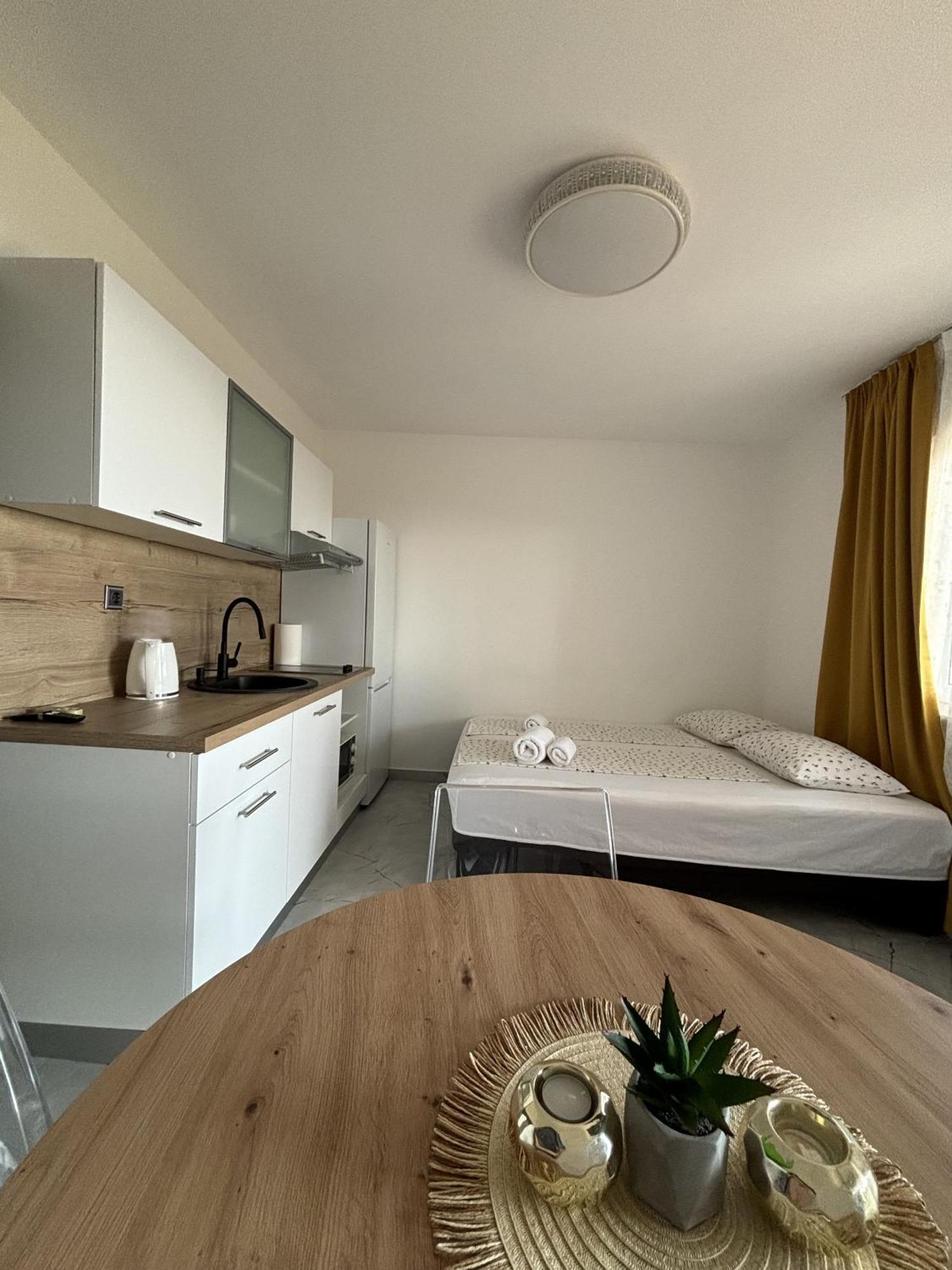 Apartments One Palm Подстрана Экстерьер фото