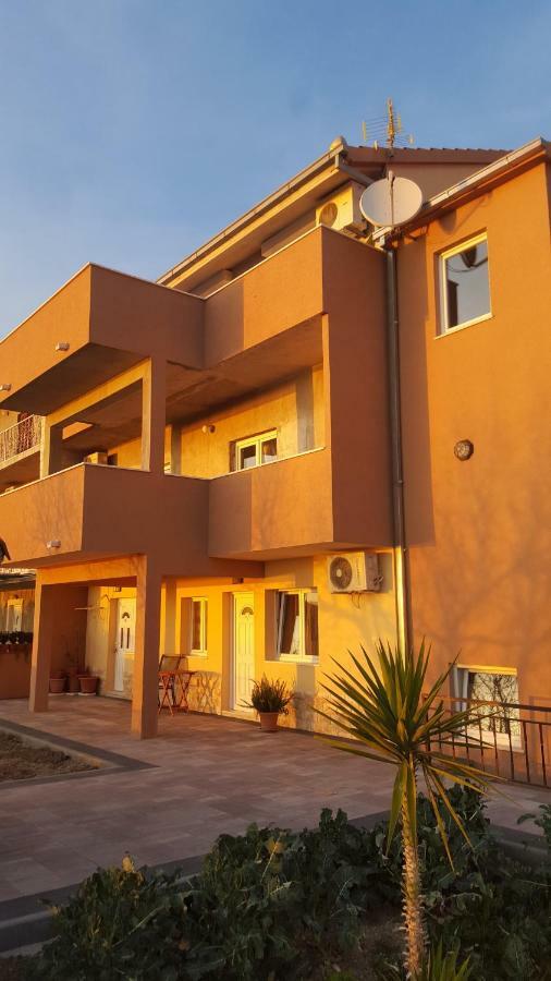 Apartments One Palm Подстрана Экстерьер фото